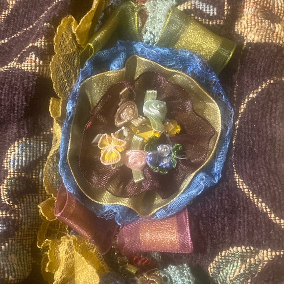 ❌❌SOLD❌❌ Vintage Grandma Carpet Bag Handmade Lace Tassels Flowers Gold Malon - Picture 5 of 16